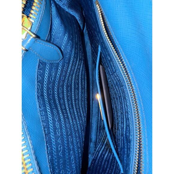 Prada Tote Bag – Authentic Luxury Designer Handbag, Elegant & Timeless - Picture 3 of 10